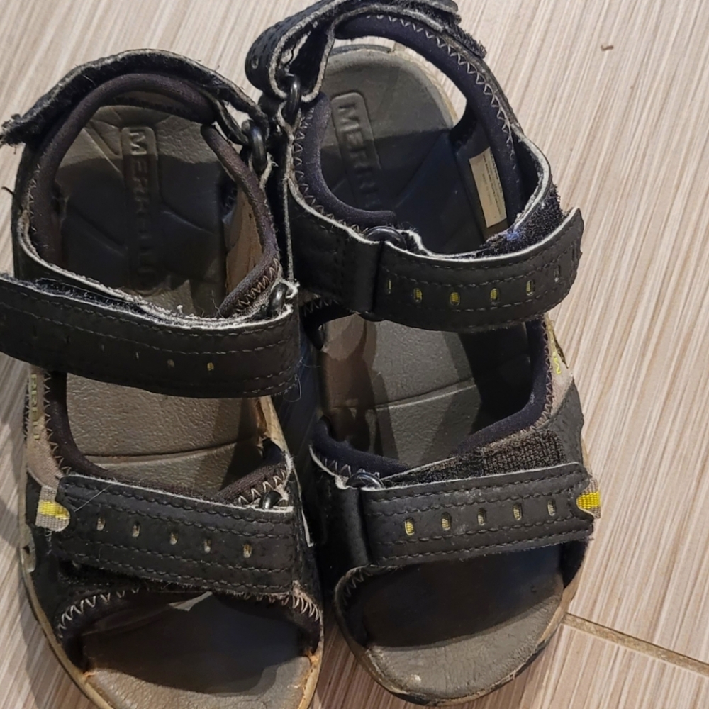 Boys sandals